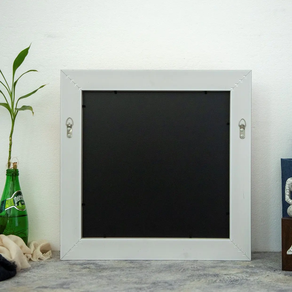 People's Years: The Fragrant Beauty of Fine Wine People's Possessions: Decorative Artwork